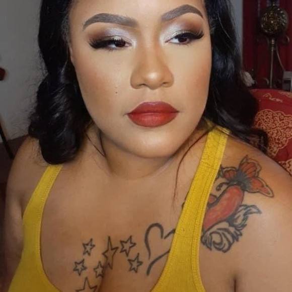 Meet your Posher, Dominique - Picture 1 of 1